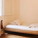 Charming Studio On Courtyard In Paris
